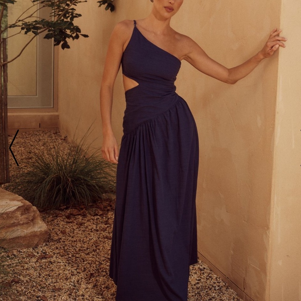 Seven Wonders (NWOT)
Incanto Maxi Dress
L
